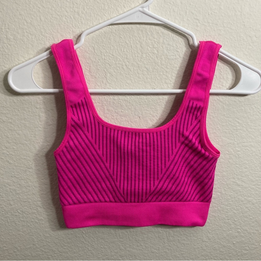 Fabletics Compression Sportsbra - Hot Pink - Small